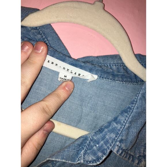 Jane + Delancey Chambray Short Sleeve Button Down Top Medium - Picture 2 of 5